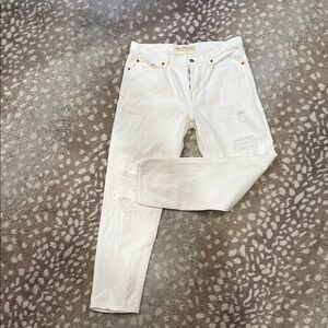 Relaxed distressed boyfriend jeans 29